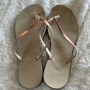 Brand new! Havaianas metallic rose gold flip flops 39-40 Areia